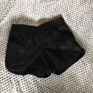 Lululemon short with detailed pockets